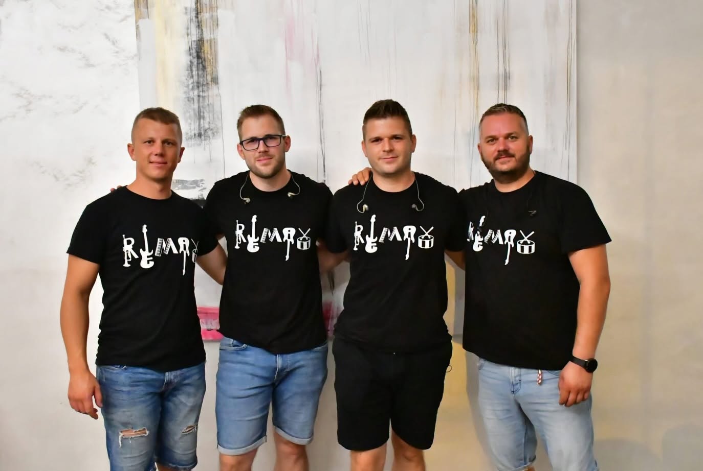 Lari, Igor, Robi i Nikola — Remix Band